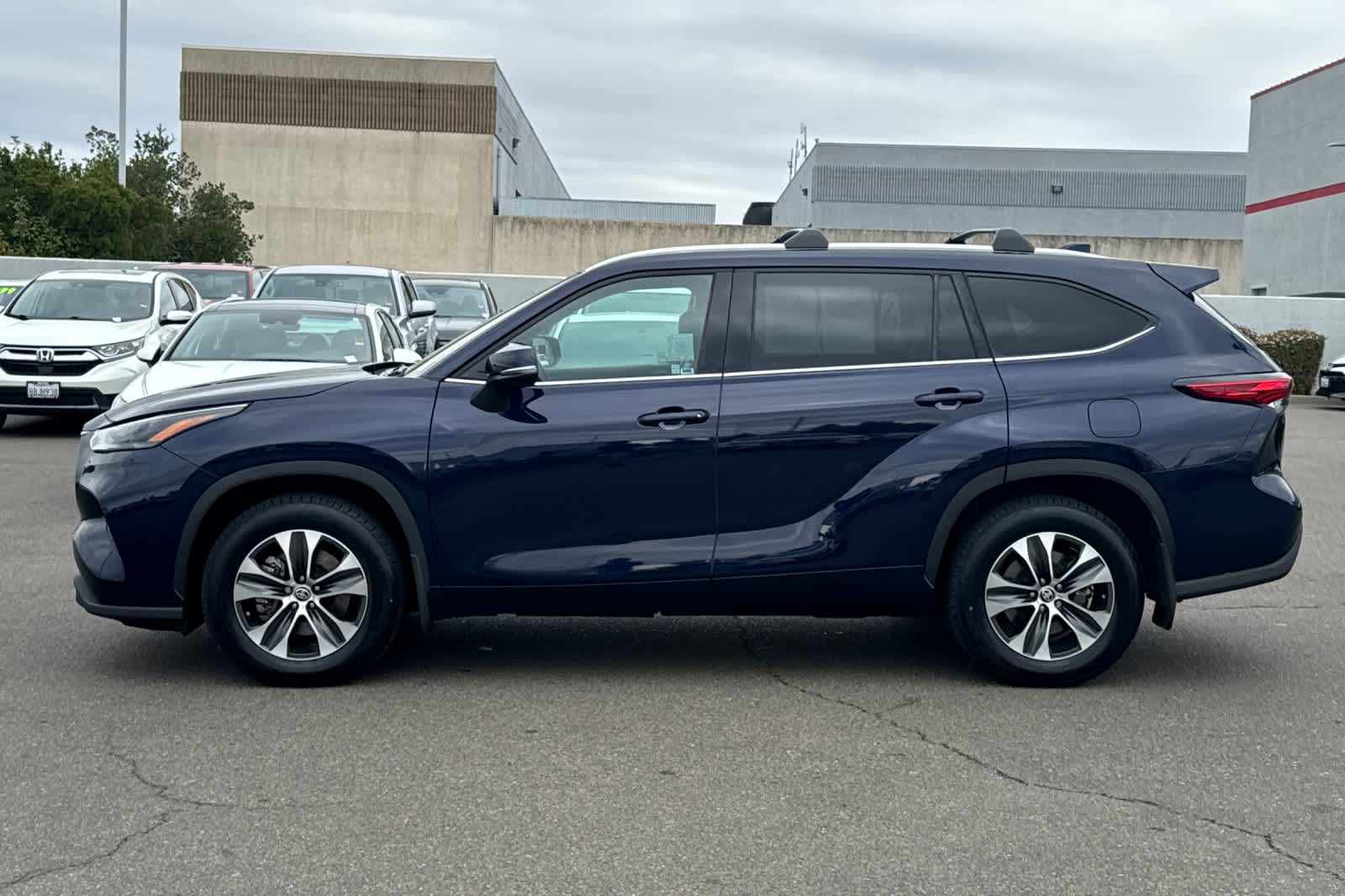 Thumbnail: 2022 Toyota Highlander - 9