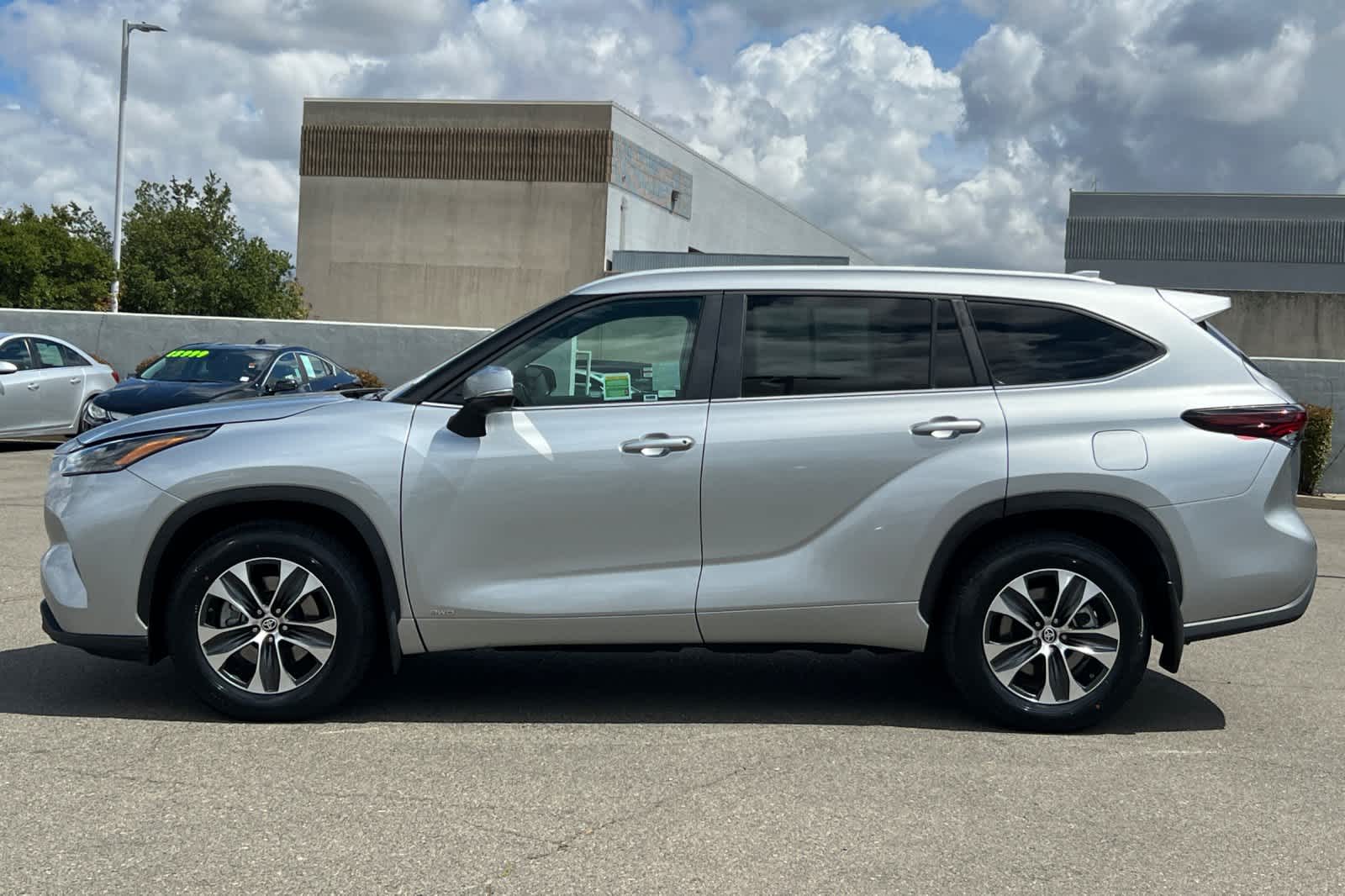 Thumbnail: 2024 Toyota Highlander - 9