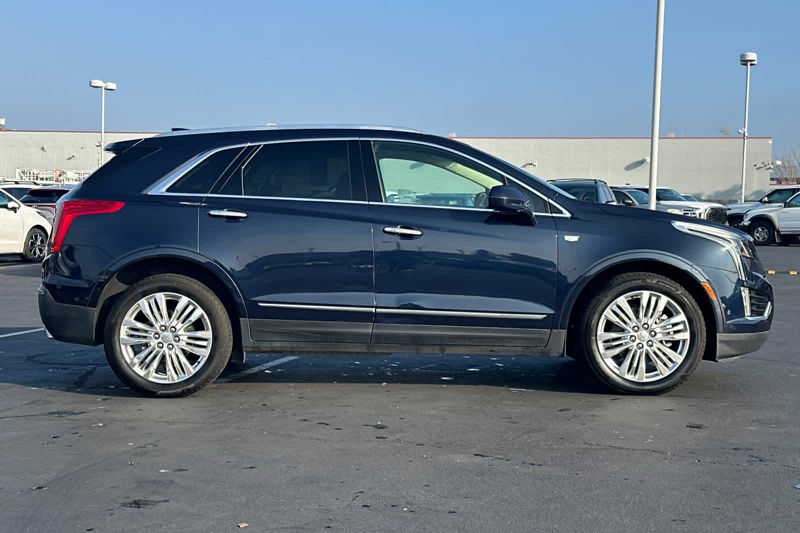 Thumbnail: 2017 Cadillac XT5 - 6