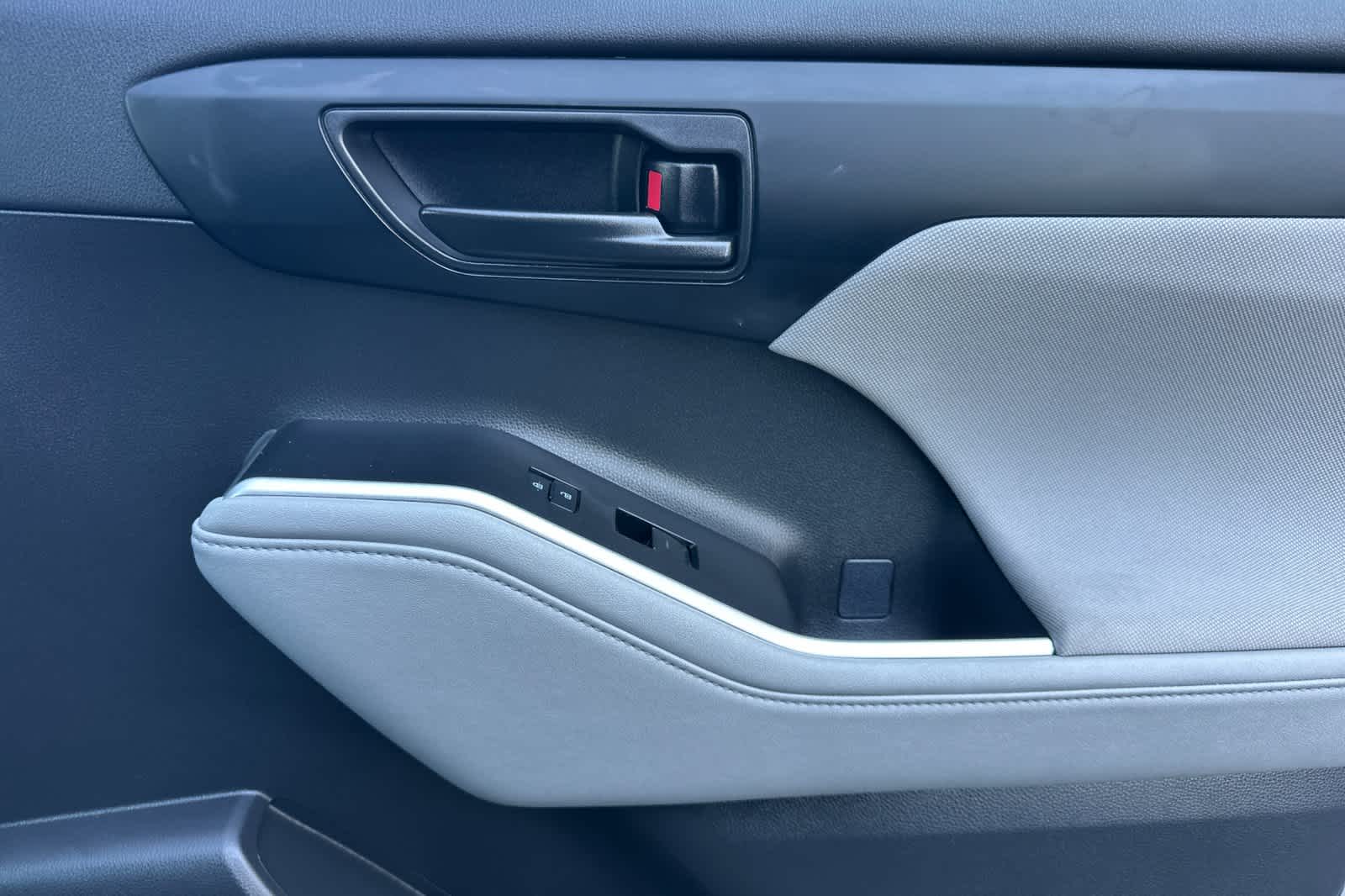 Thumbnail: 2023 Toyota Highlander - 20