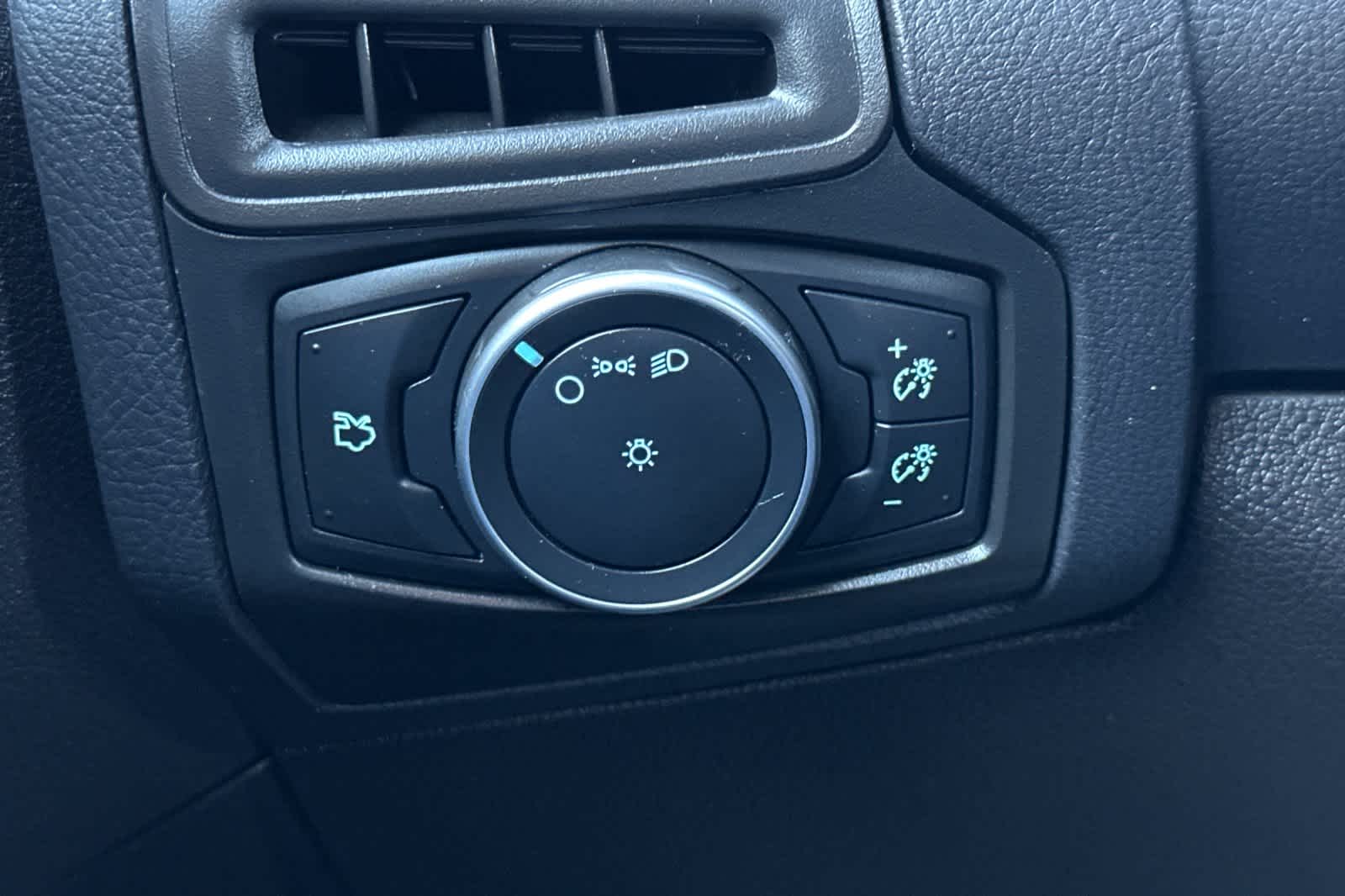 Thumbnail: 2015 Ford Focus - 28