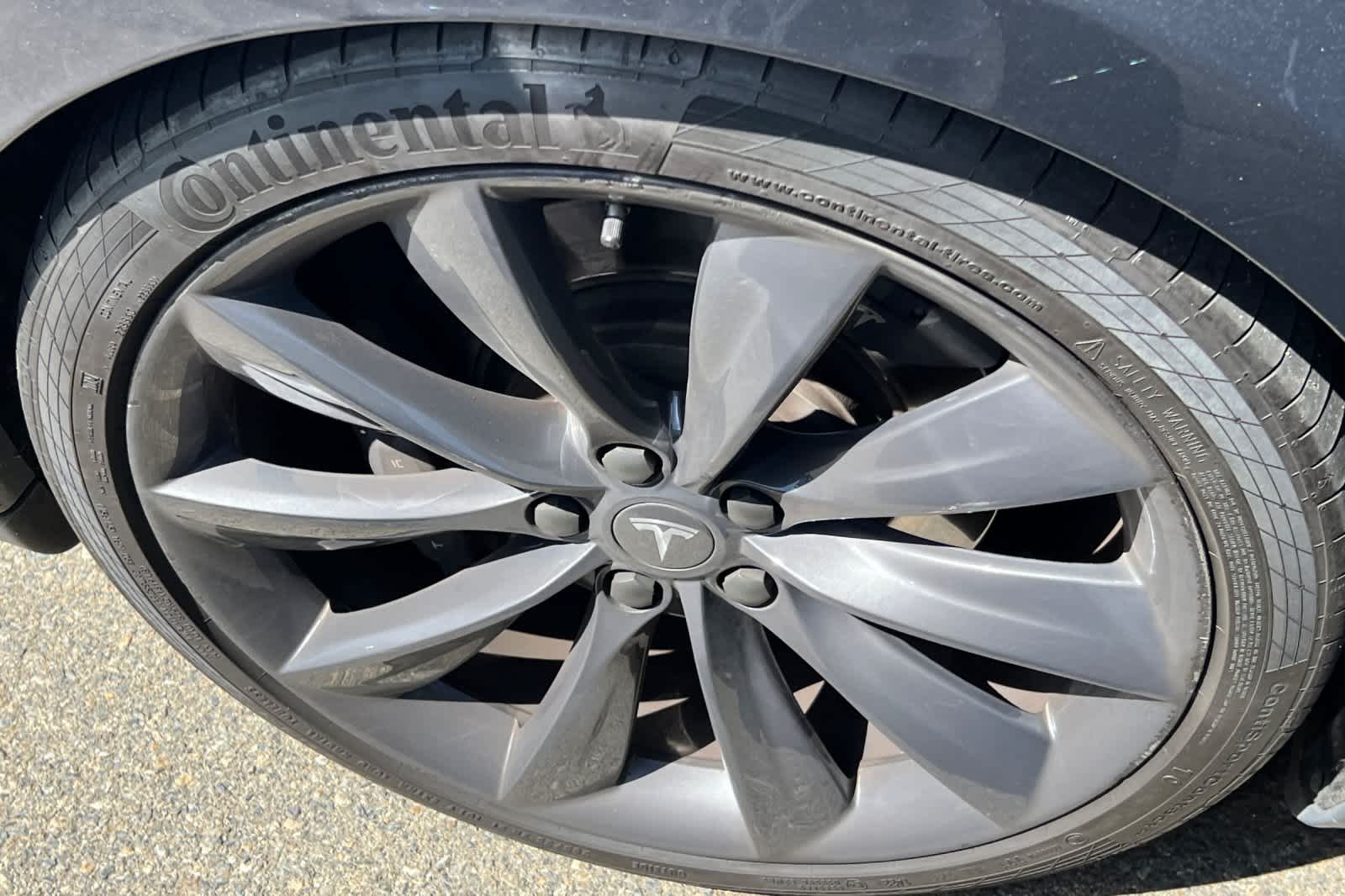 Thumbnail: 2015 Tesla Model S - 17