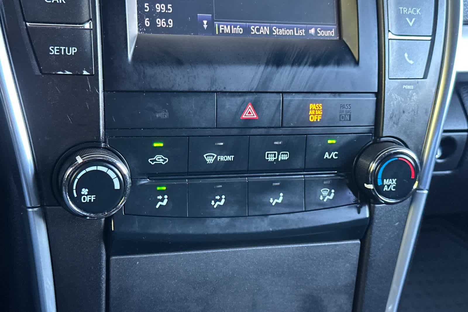 Thumbnail: 2015 Toyota Camry - 21