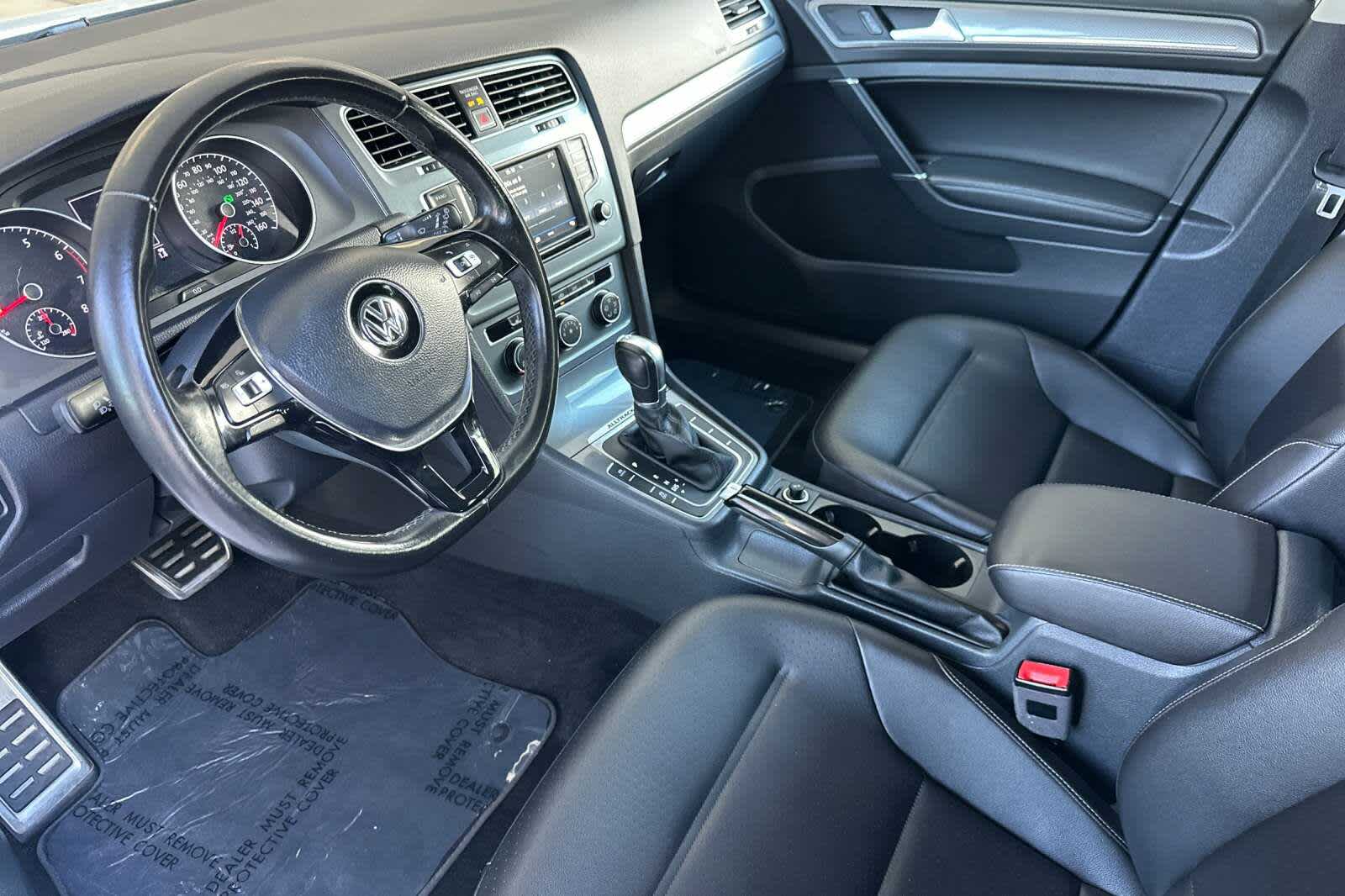 Thumbnail: 2017 Volkswagen Golf - 11