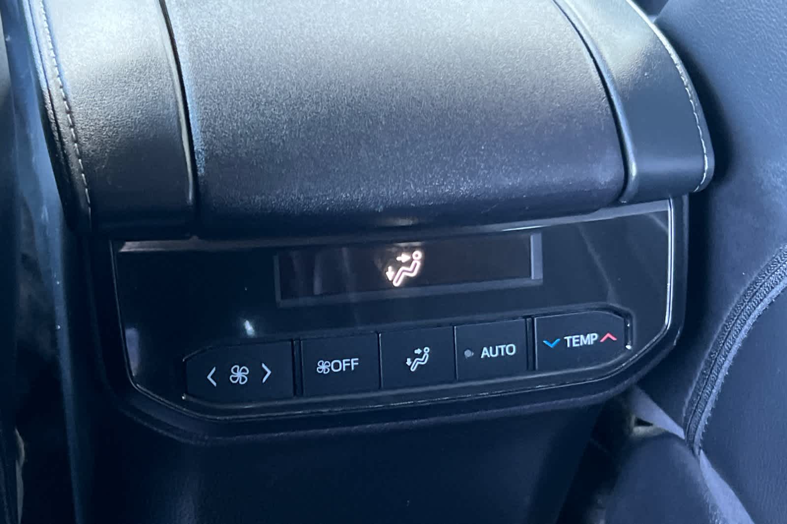 Thumbnail: 2023 Toyota Highlander - 14