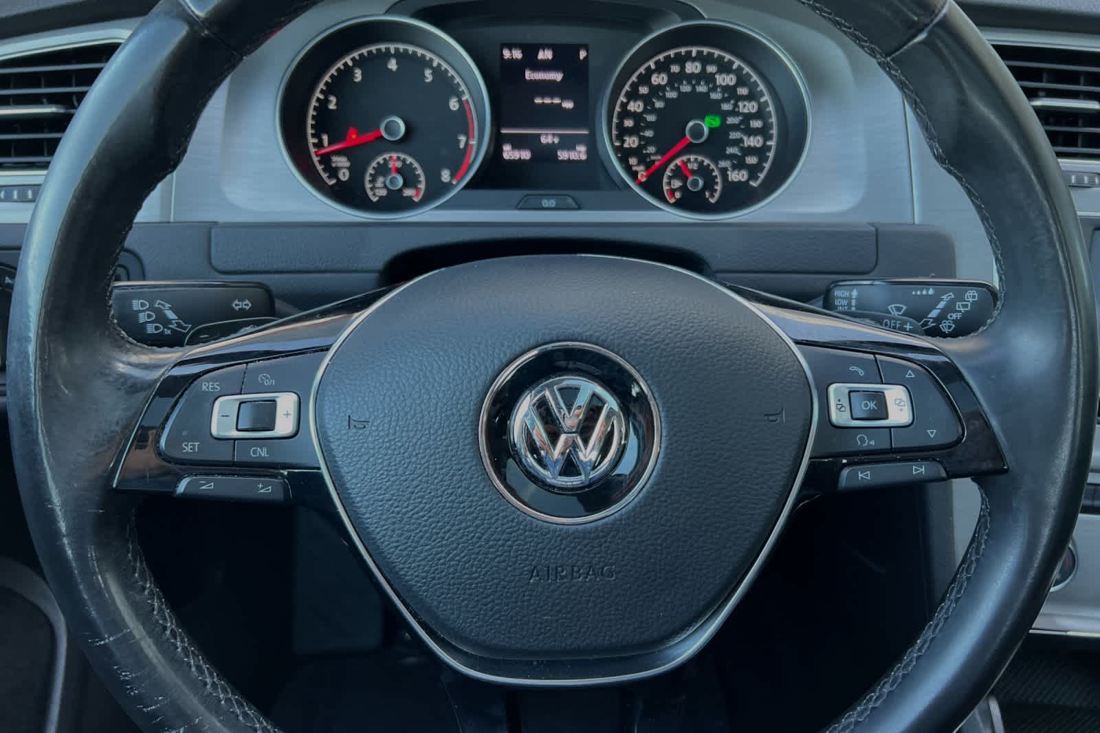 2017 Volkswagen Golf Wolfsburg Edition 25