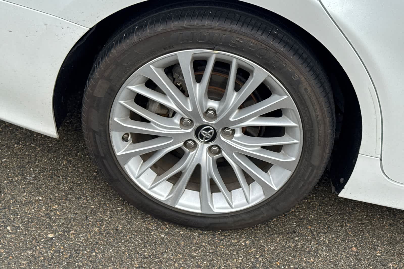 Thumbnail: 2019 Toyota Camry - 14