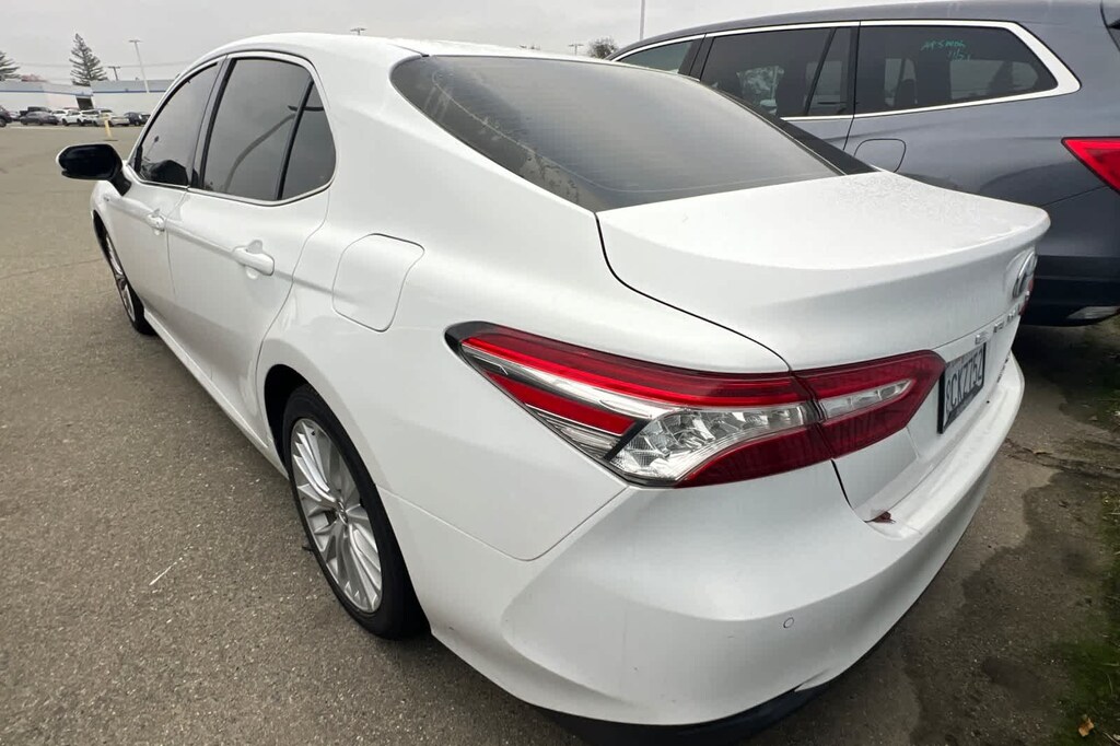 Used 2018 Toyota Camry Hybrid XLE Sedan