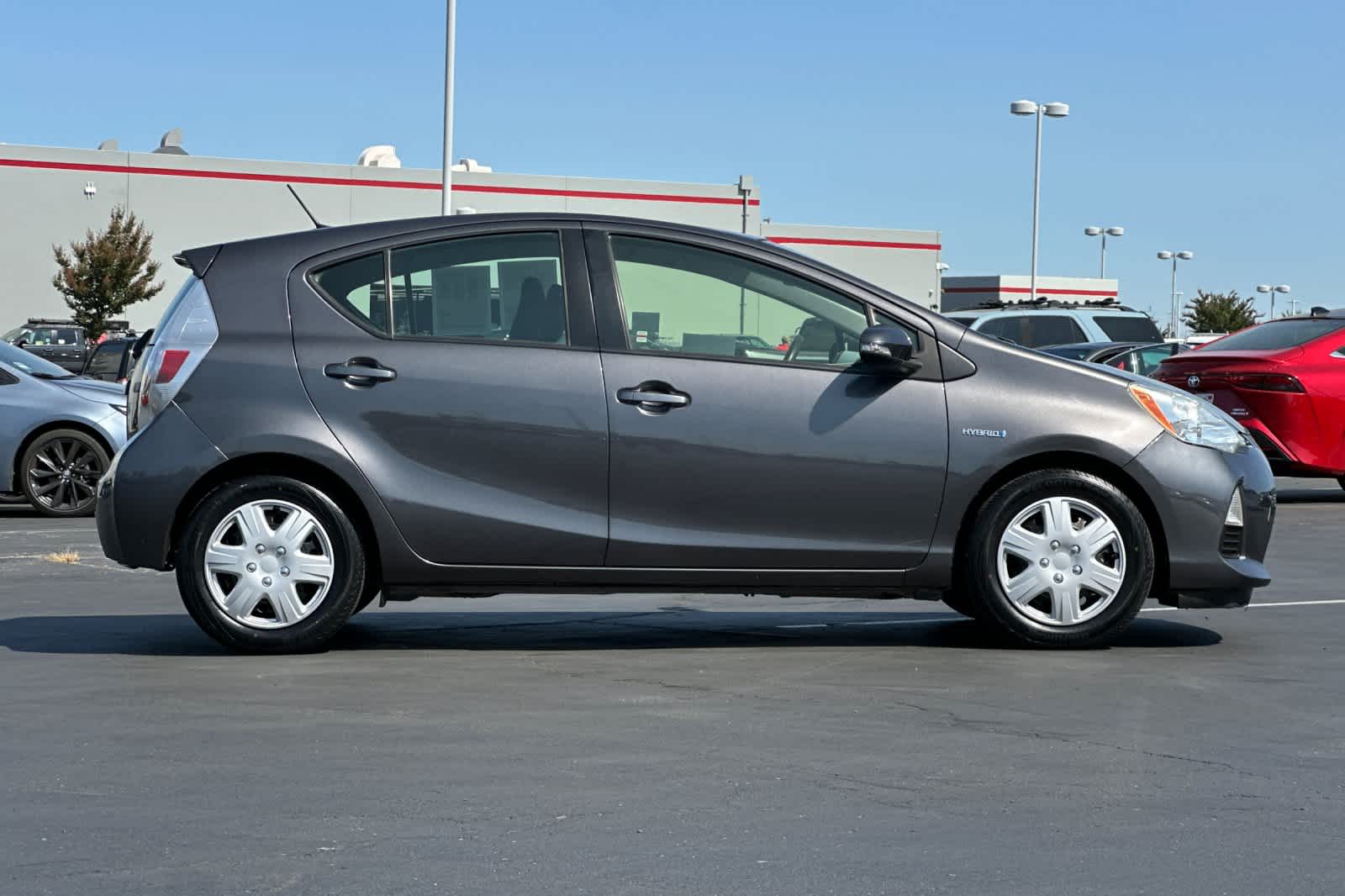 Thumbnail: 2012 Toyota Prius c - 6