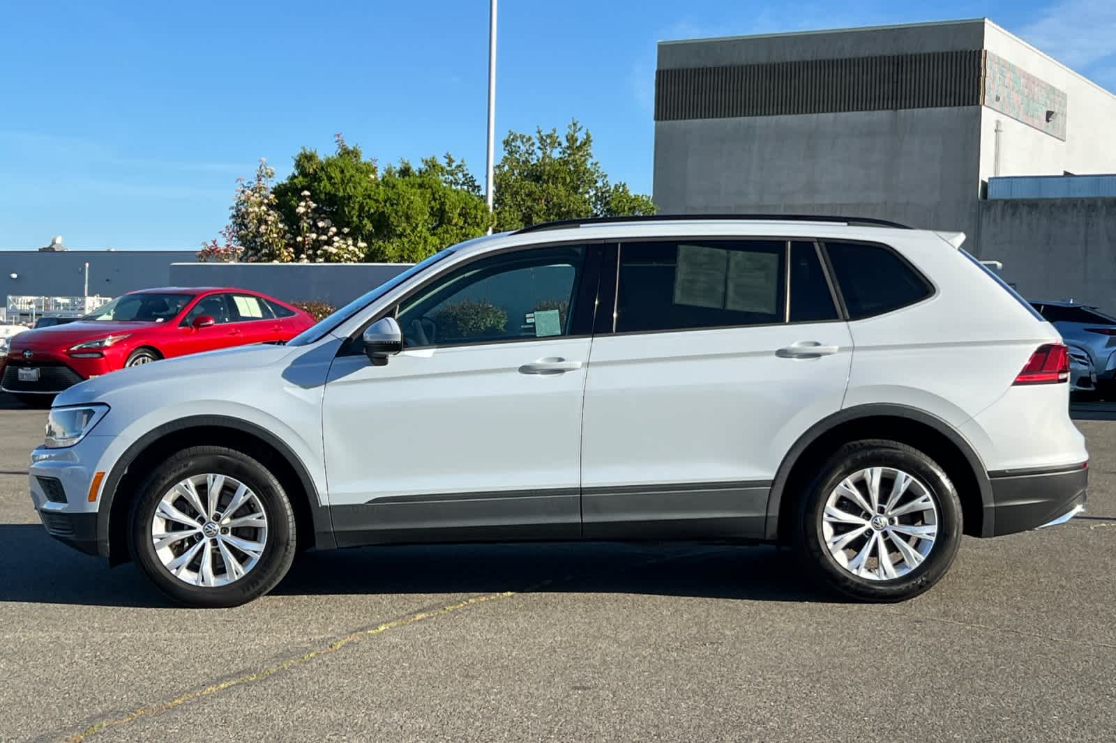 Thumbnail: 2018 Volkswagen Tiguan - 9