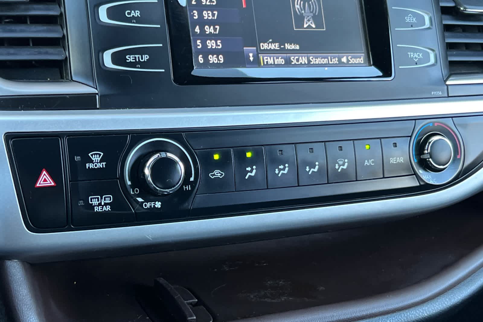 Thumbnail: 2018 Toyota Highlander - 23