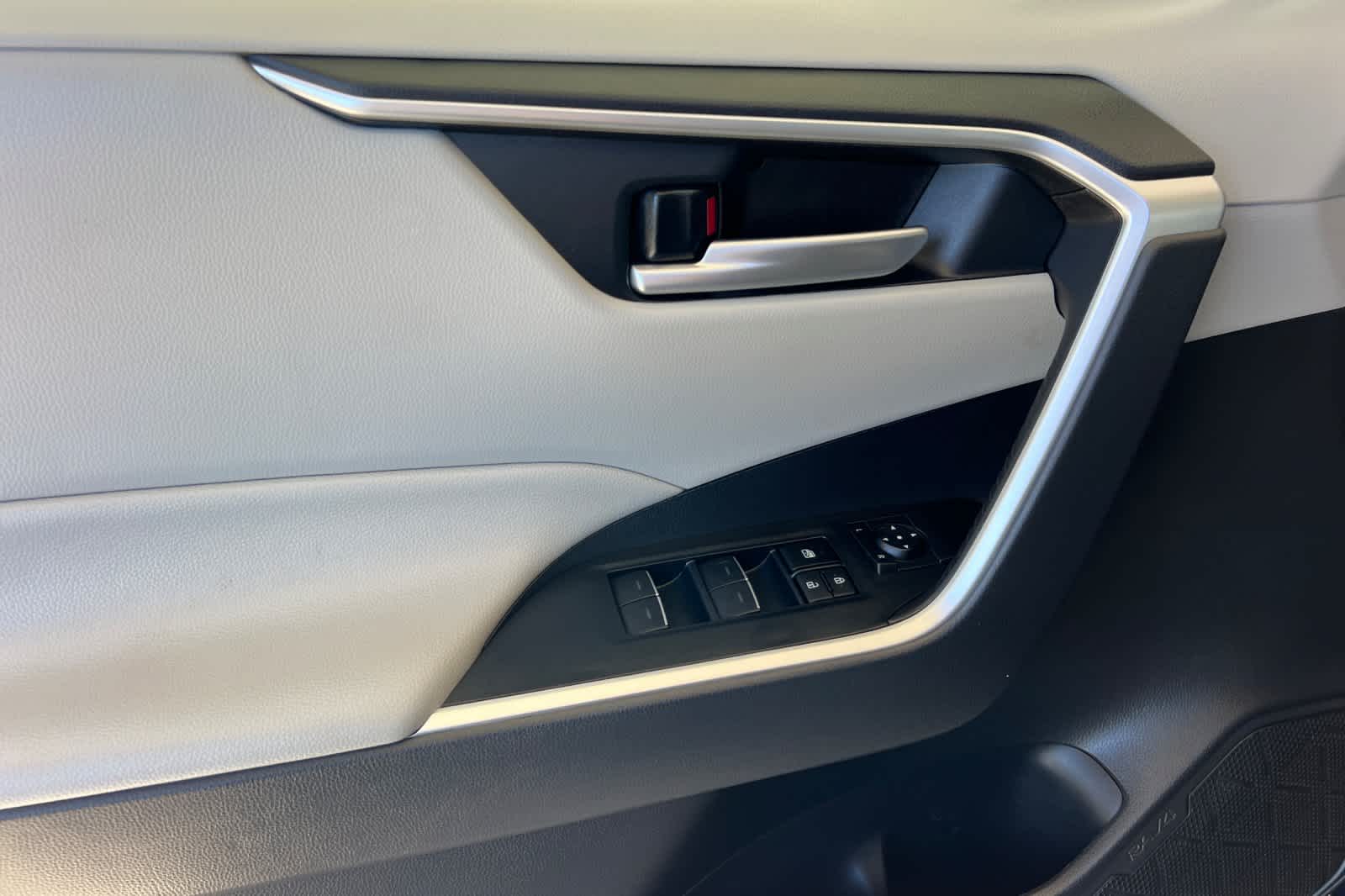 Thumbnail: 2025 Toyota RAV4 - 12