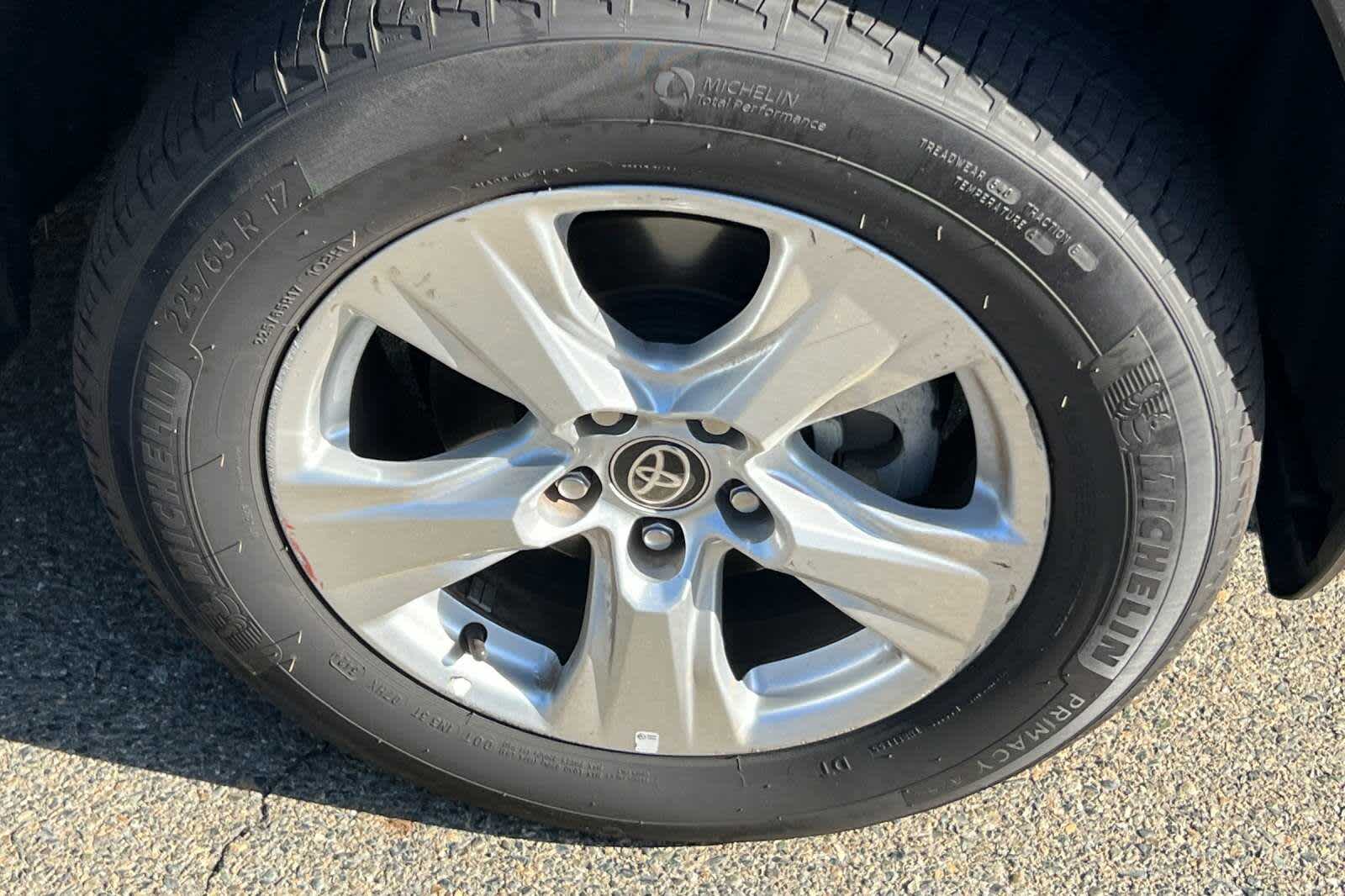 2021 Toyota RAV4 XLE 12