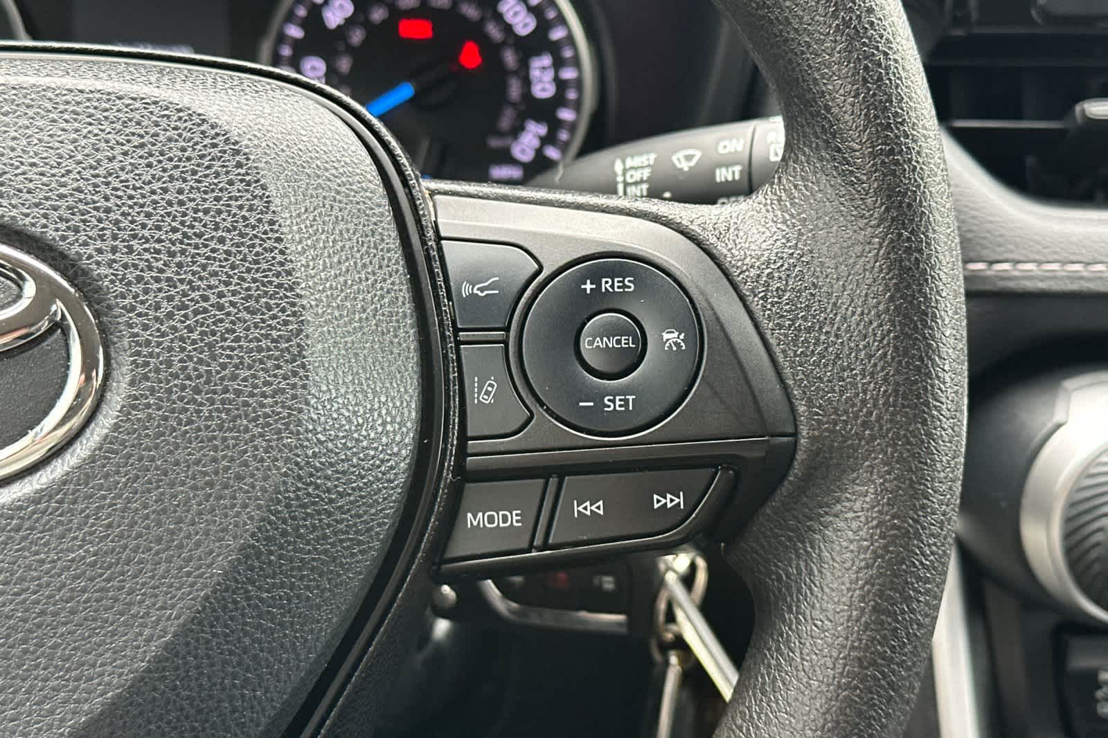 Thumbnail: 2022 Toyota RAV4 - 26