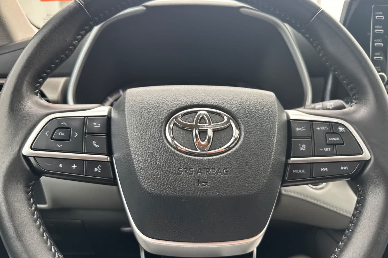 Thumbnail: 2022 Toyota Highlander - 27