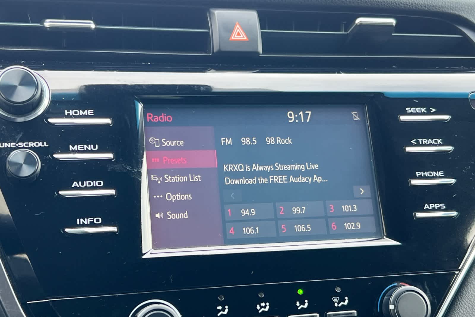 Thumbnail: 2018 Toyota Camry - 18