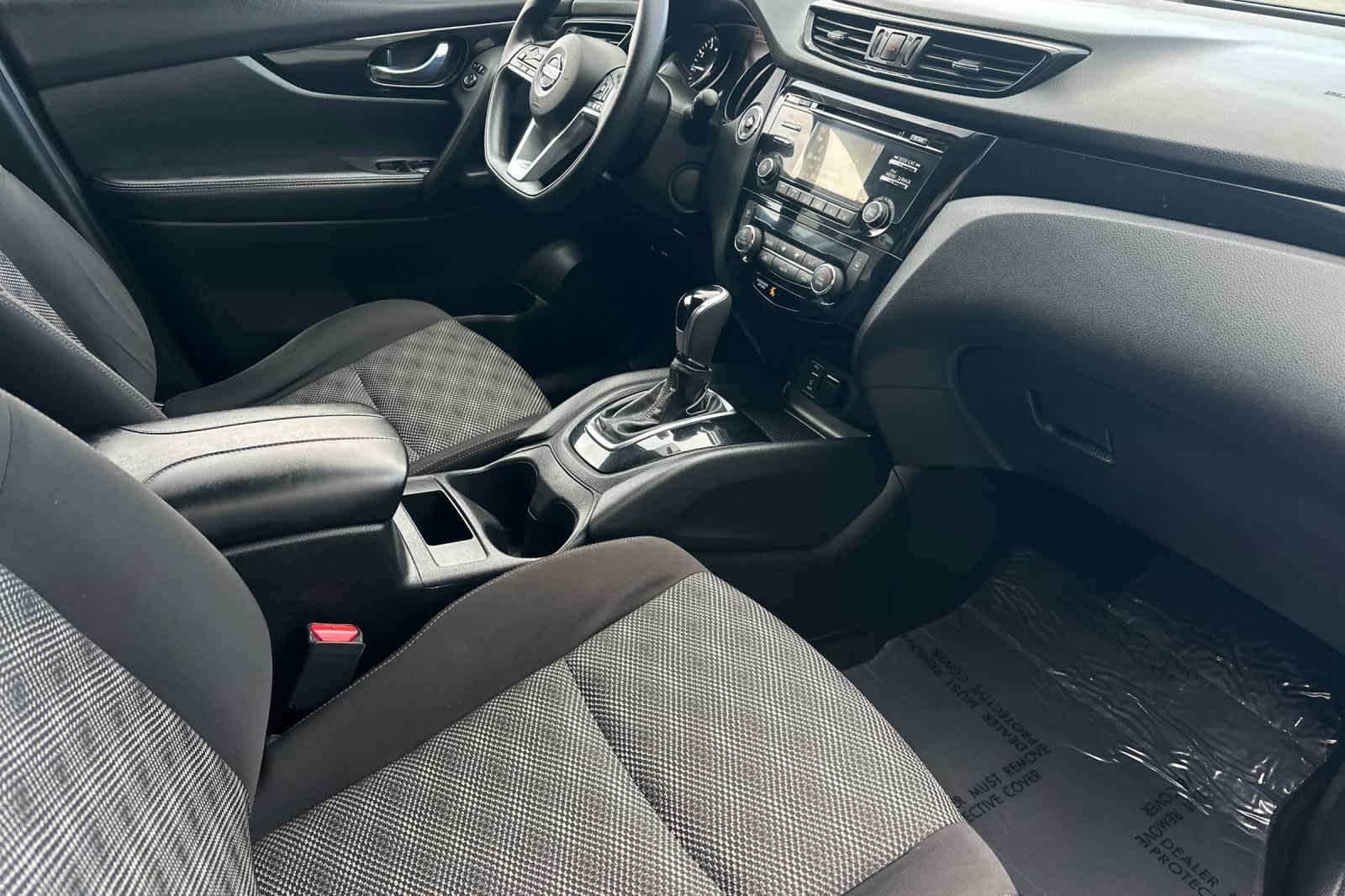 Thumbnail: 2018 Nissan Rogue Sport - 17