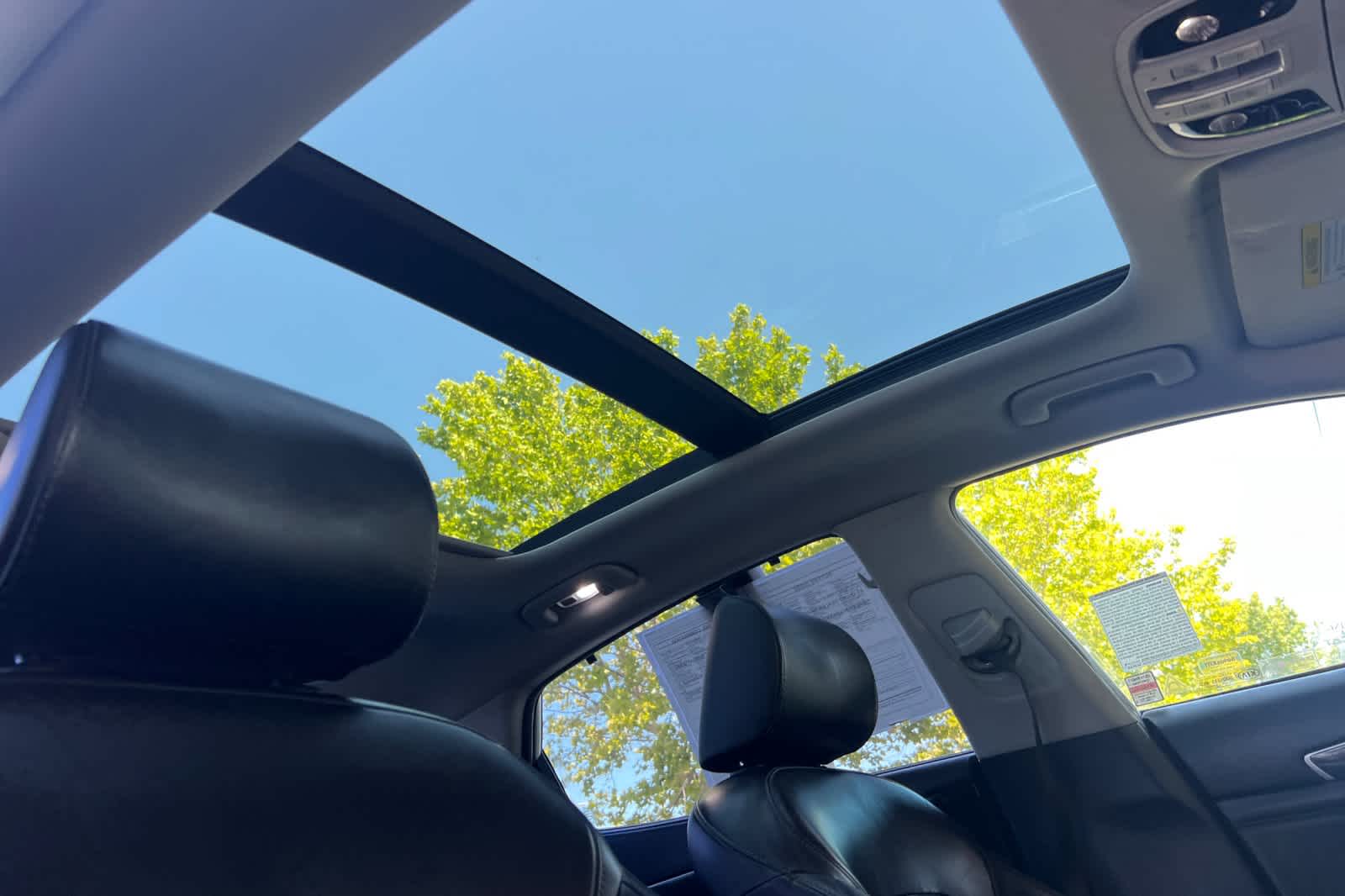 Thumbnail: 2017 Kia Cadenza - 17
