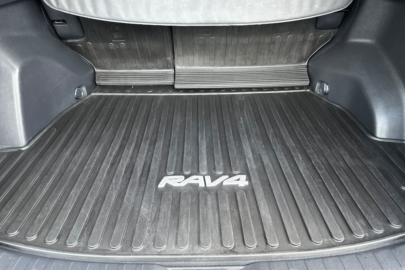 Thumbnail: 2021 Toyota RAV4 - 16