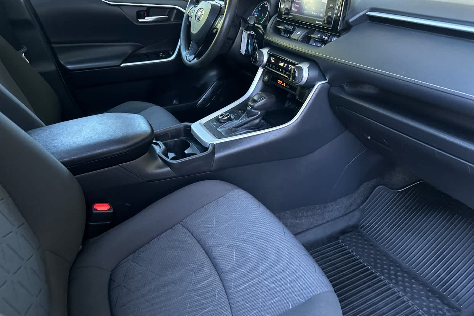 Thumbnail: 2021 Toyota RAV4 - 17