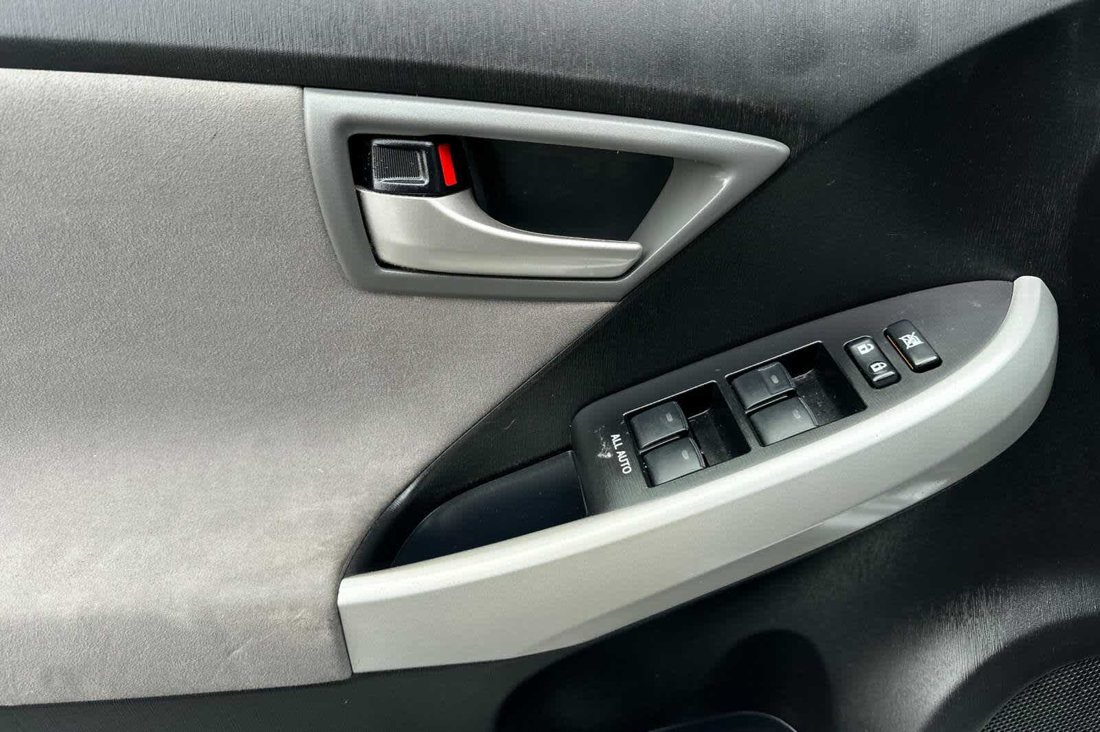 2012 Toyota Prius Three 12