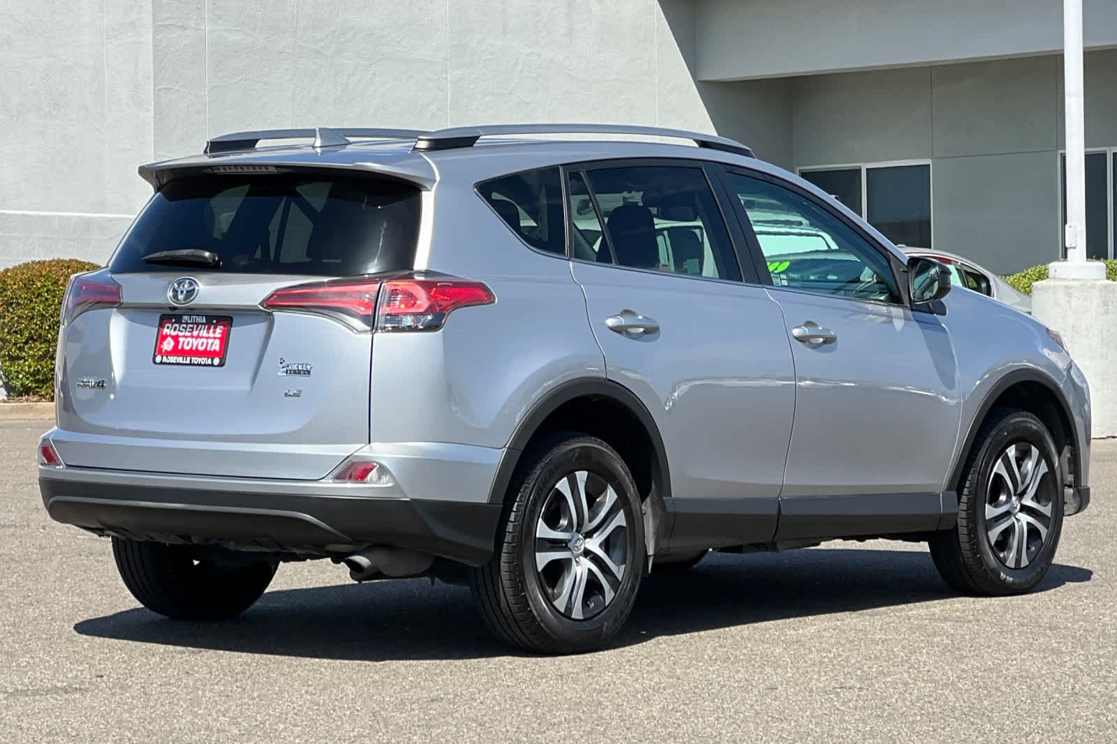 Thumbnail: 2017 Toyota RAV4 - 2