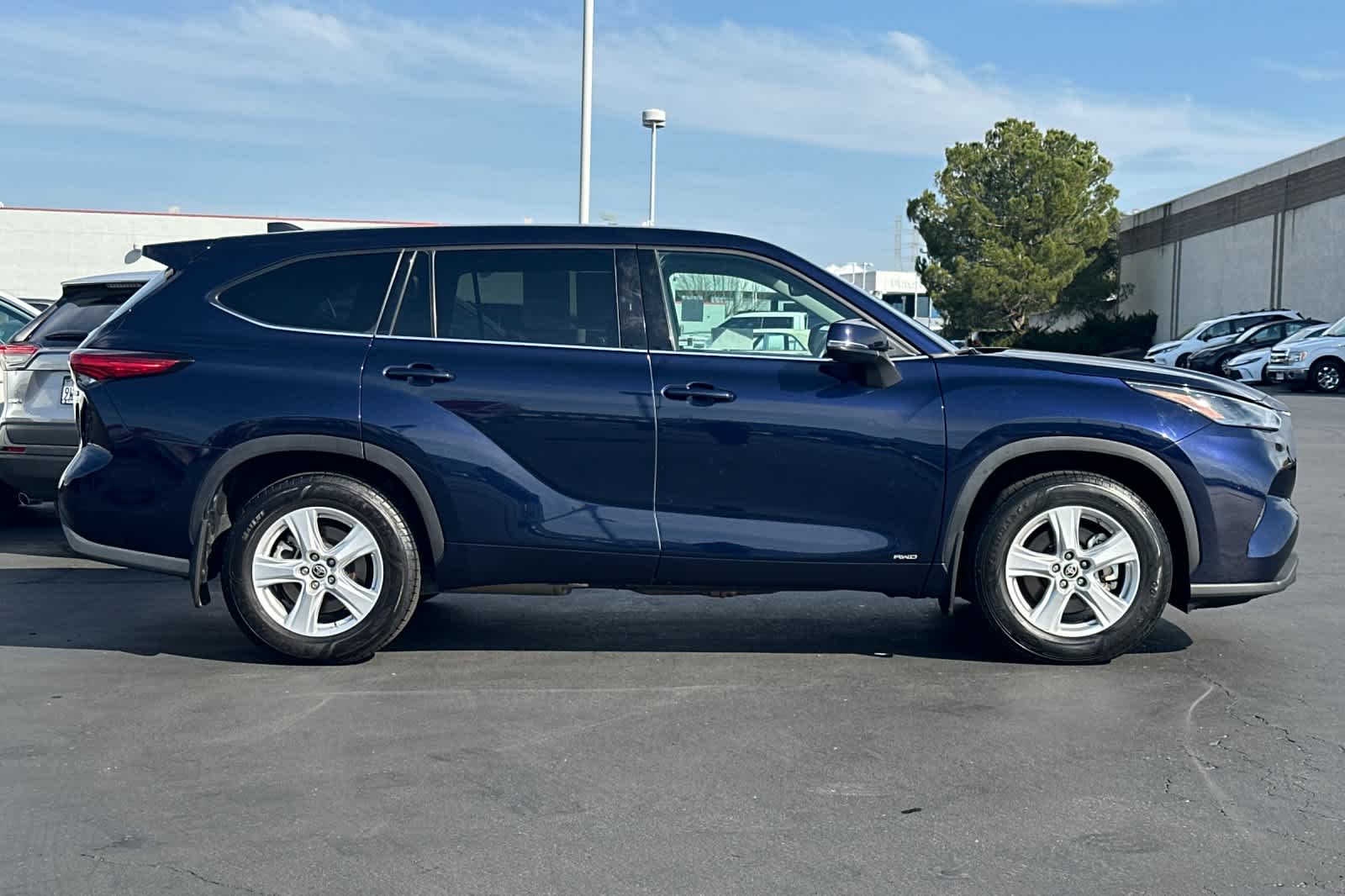 Thumbnail: 2022 Toyota Highlander - 6