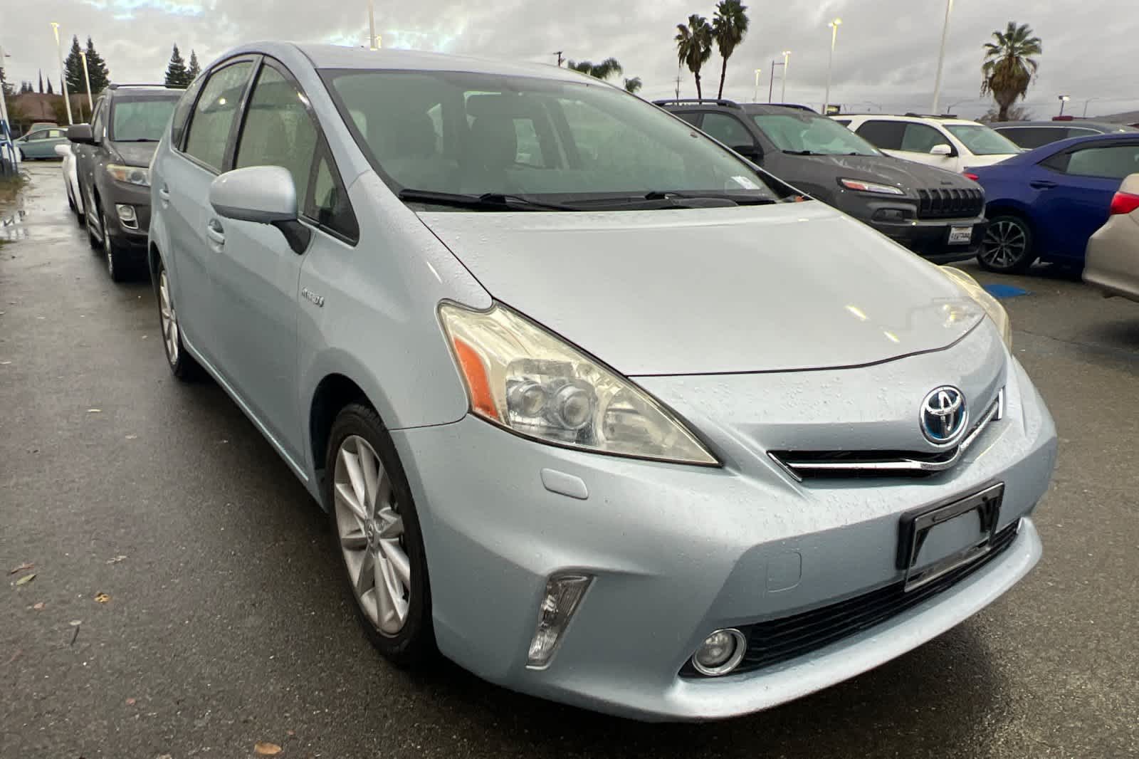Thumbnail: 2013 Toyota Prius v - 3