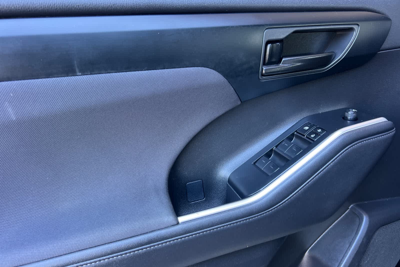 Thumbnail: 2023 Toyota Highlander - 12