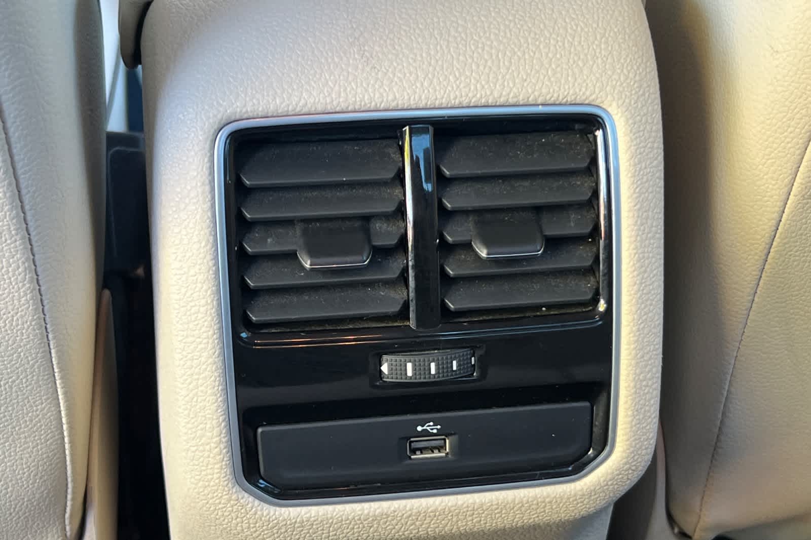 Thumbnail: 2018 Volkswagen Passat - 14