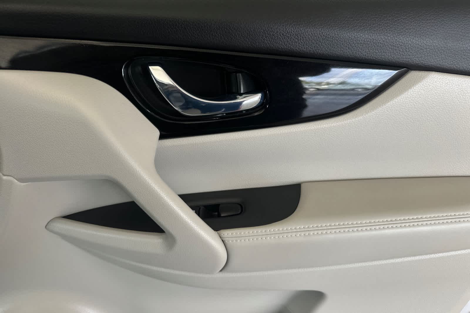 Thumbnail: 2022 Nissan Rogue Sport - 19