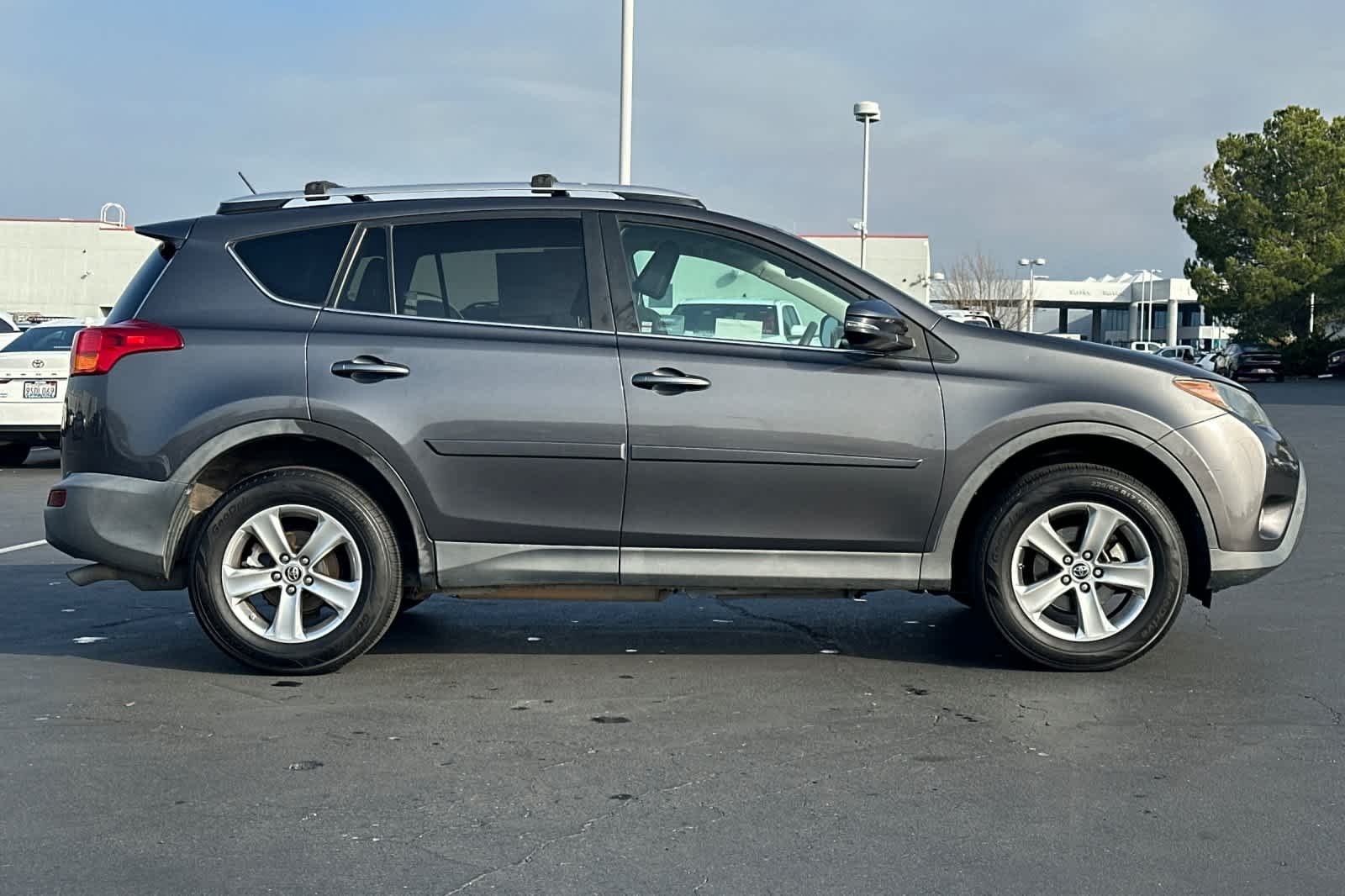 Thumbnail: 2015 Toyota RAV4 - 6