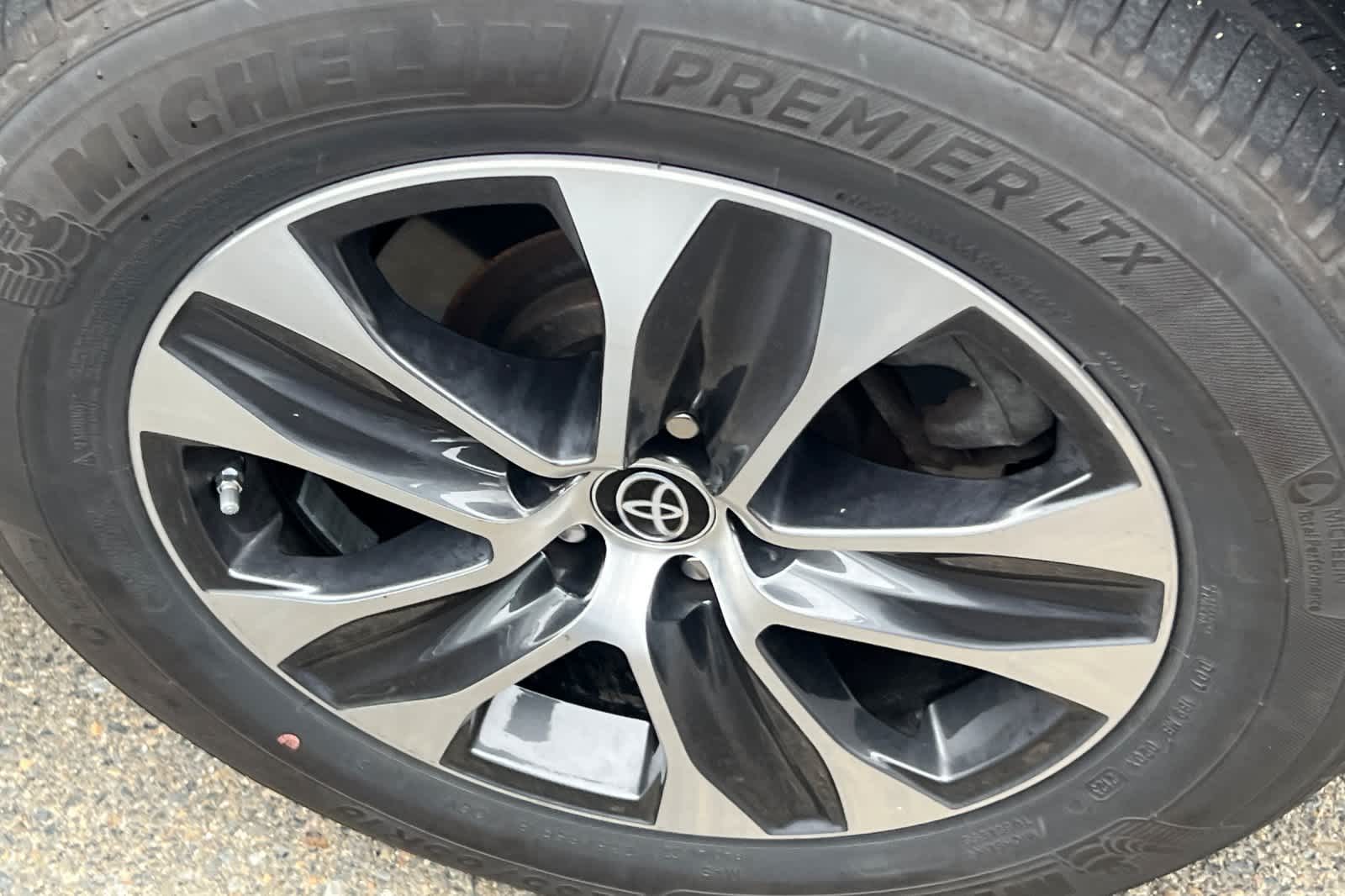 Thumbnail: 2023 Toyota Highlander - 18