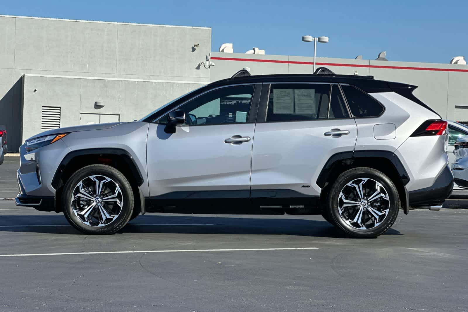 2025 Toyota RAV4 XSE 9