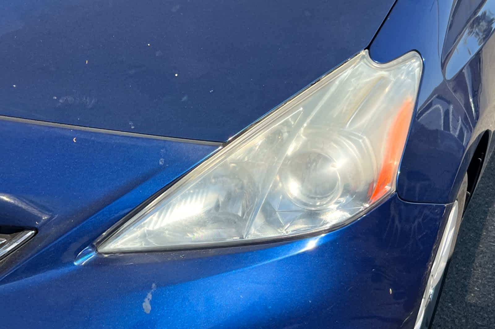 Thumbnail: 2013 Toyota Prius v - 11
