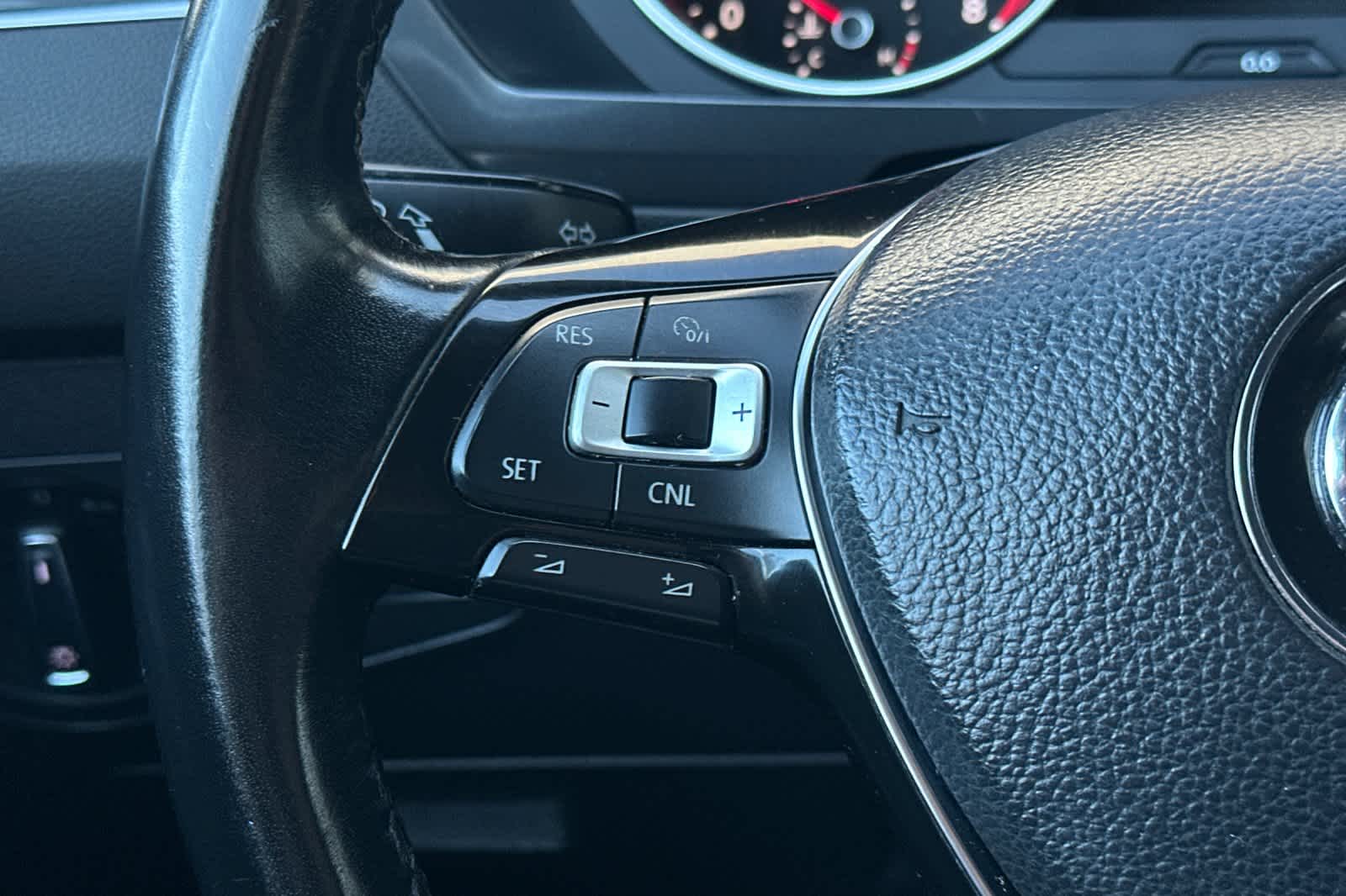 Thumbnail: 2018 Volkswagen Tiguan - 27