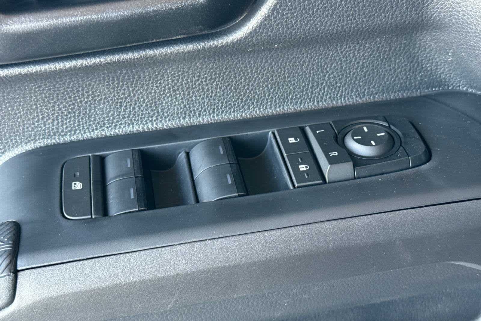 2025 Toyota Tacoma SR5 13