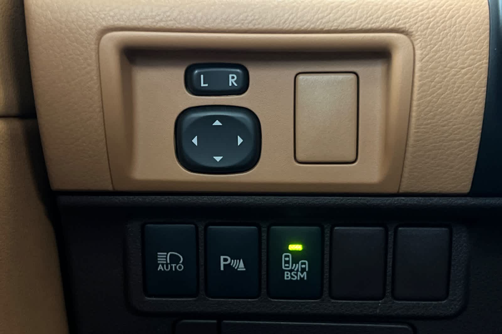 Thumbnail: 2018 Lexus ES - 30