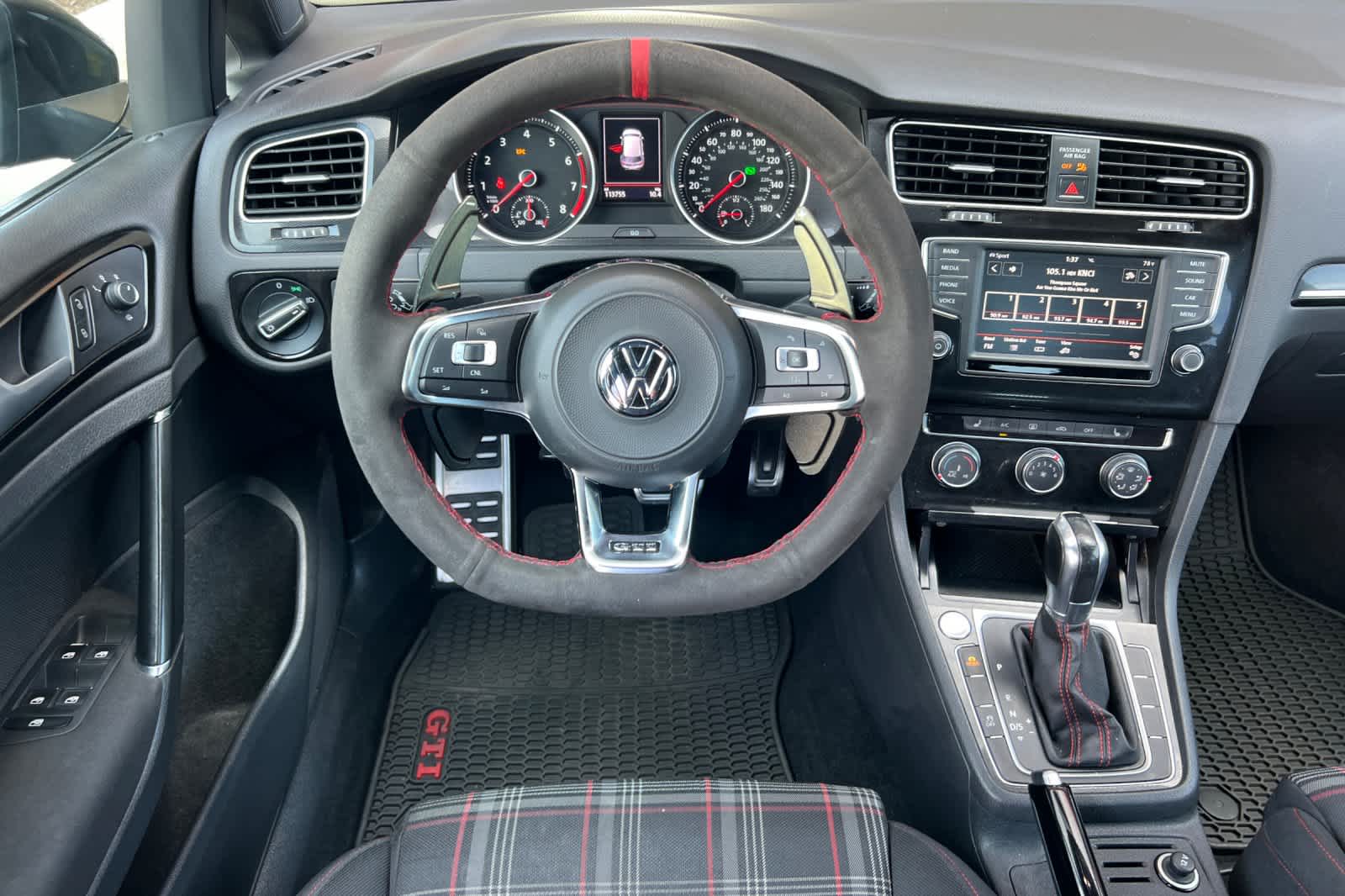 Thumbnail: 2017 Volkswagen Golf - 15