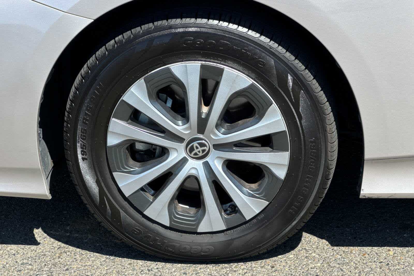 Thumbnail: 2021 Toyota Prius Prime - 30