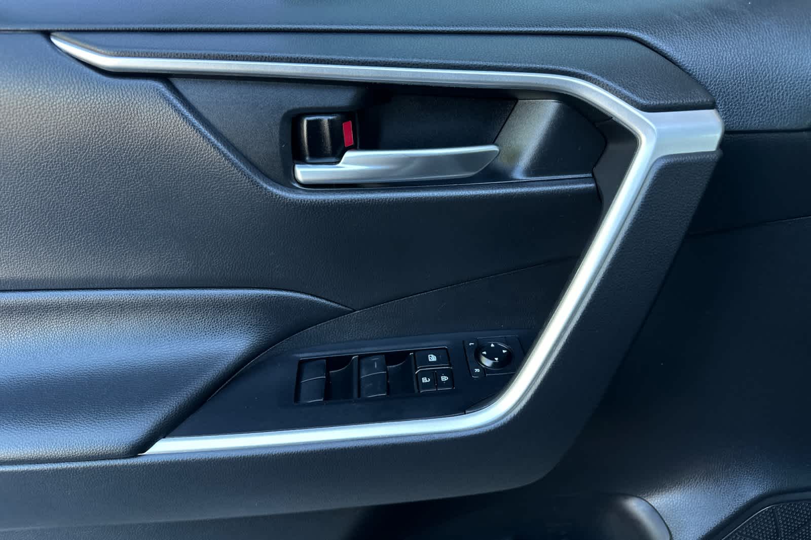 Thumbnail: 2021 Toyota RAV4 - 12