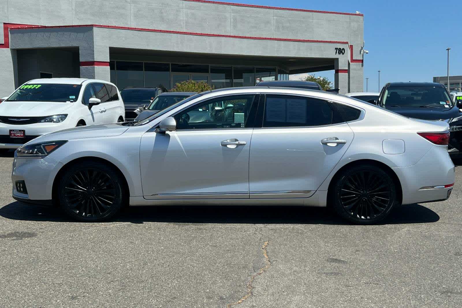 Thumbnail: 2017 Kia Cadenza - 9