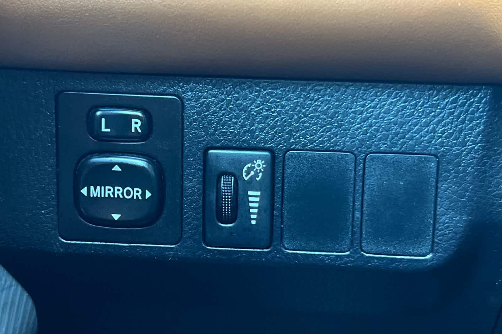 Thumbnail: 2016 Toyota RAV4 - 29