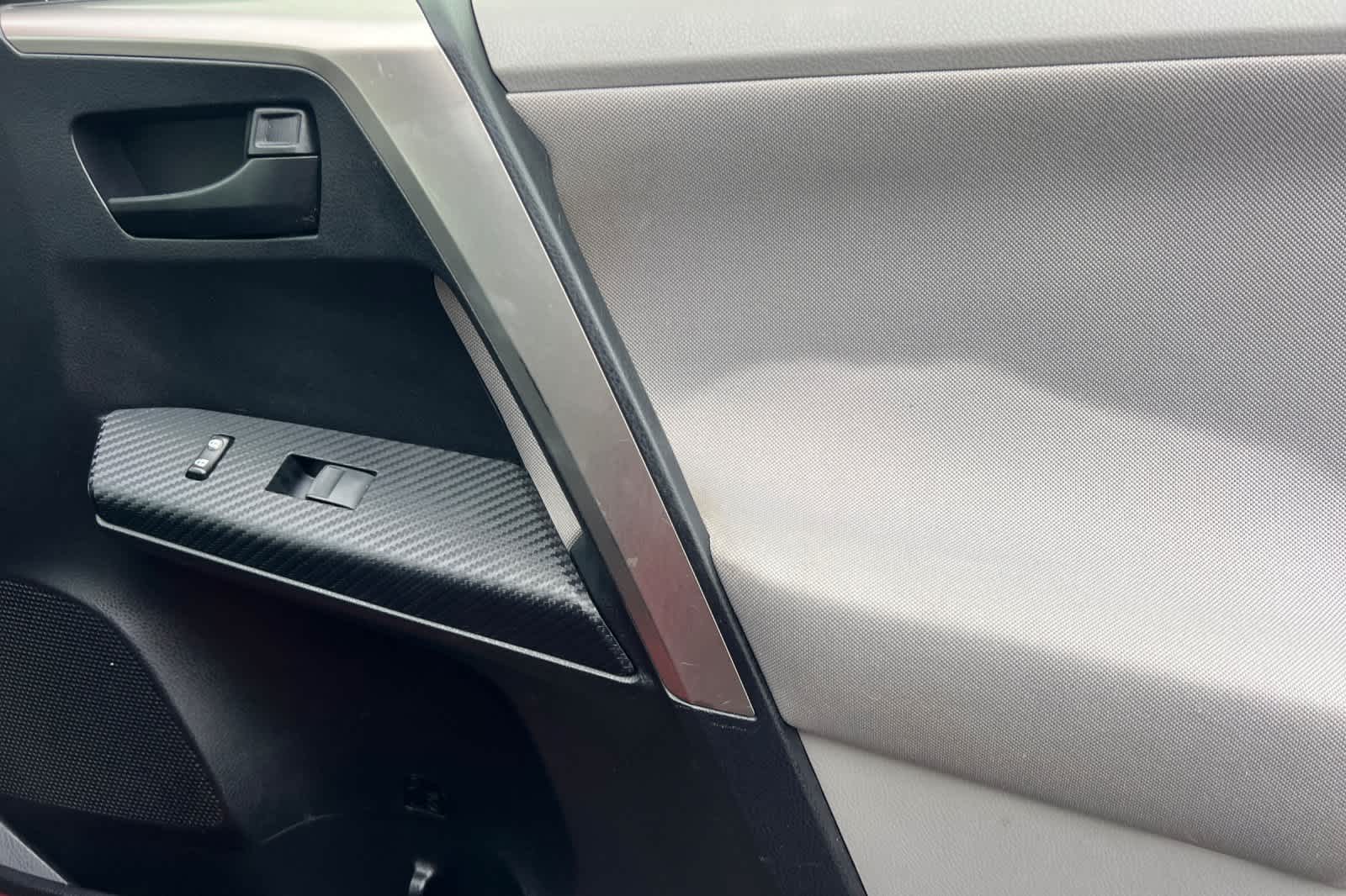 Thumbnail: 2013 Toyota RAV4 - 18