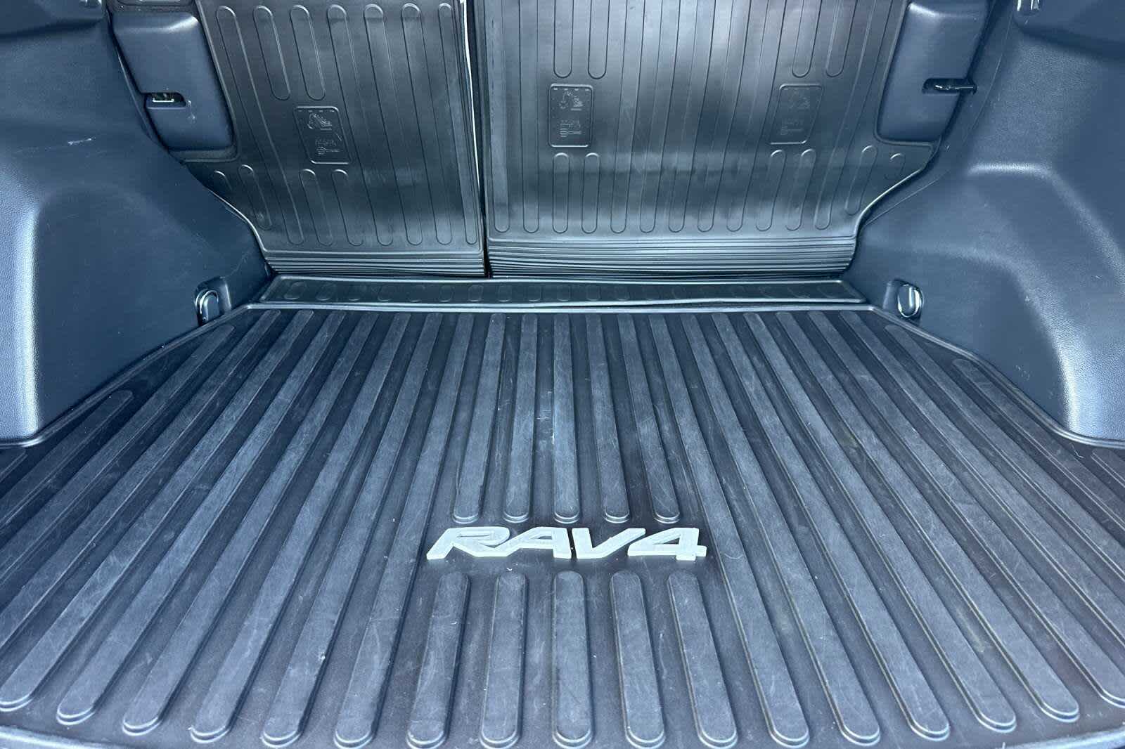 Thumbnail: 2021 Toyota RAV4 - 16