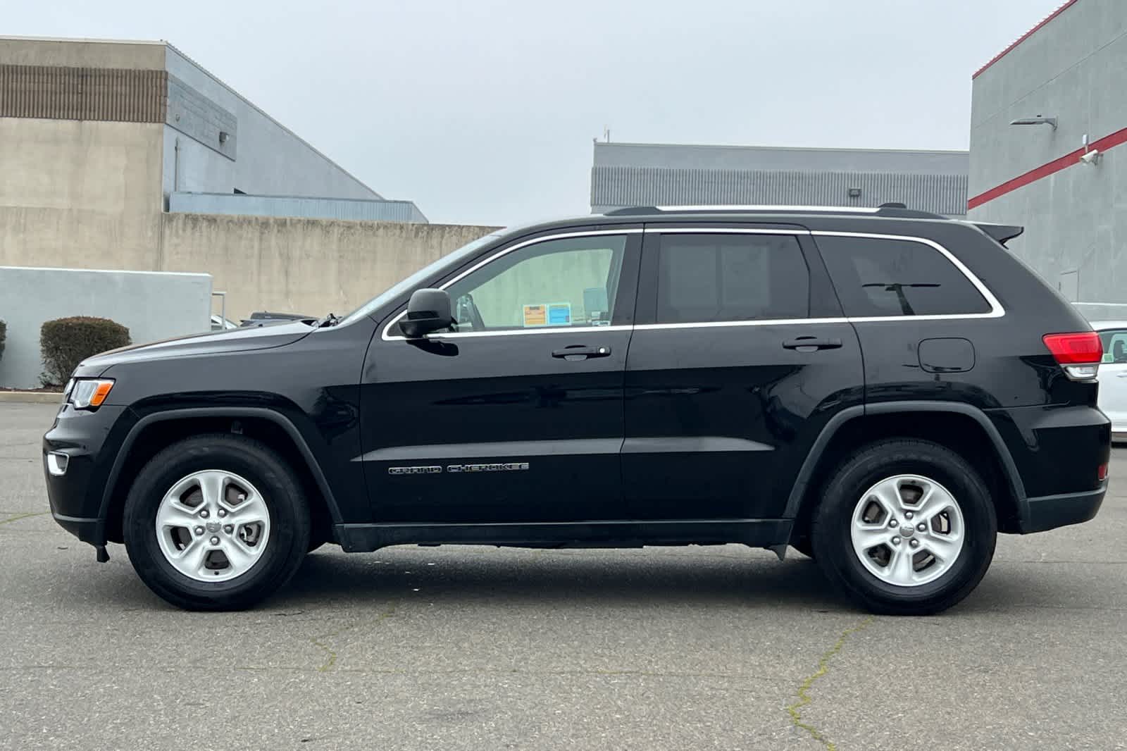 Thumbnail: 2017 Jeep Grand Cherokee - 9