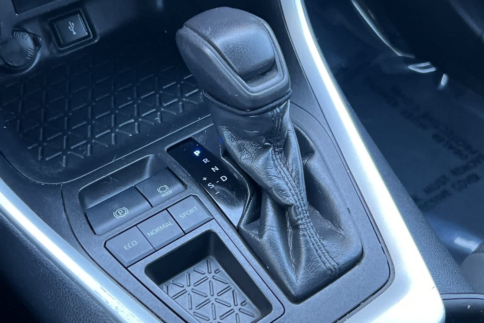 Thumbnail: 2021 Toyota RAV4 - 23