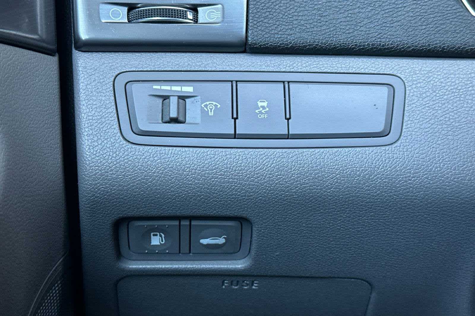 Thumbnail: 2013 Hyundai Sonata - 29