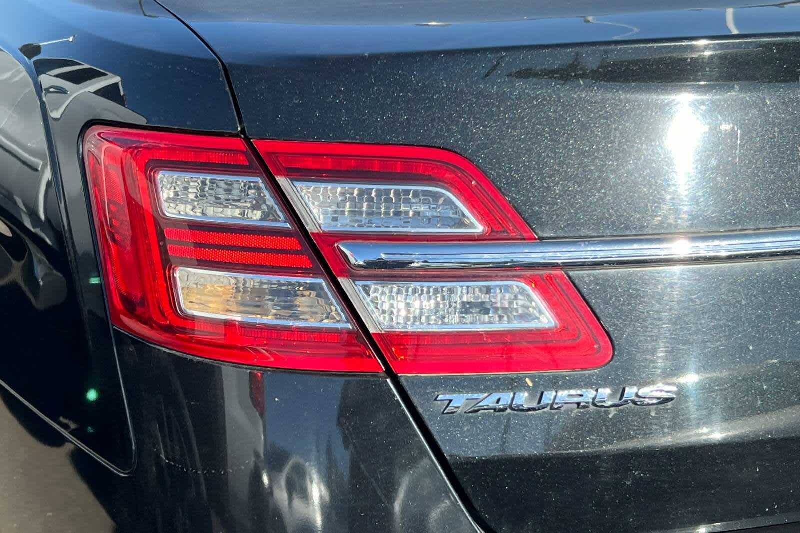 Thumbnail: 2015 Ford Taurus - 14