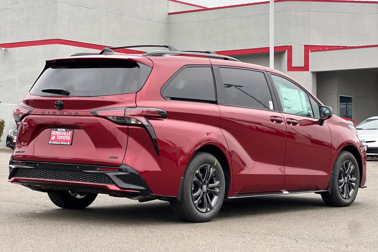Thumbnail: 2026 Toyota Sienna - 2